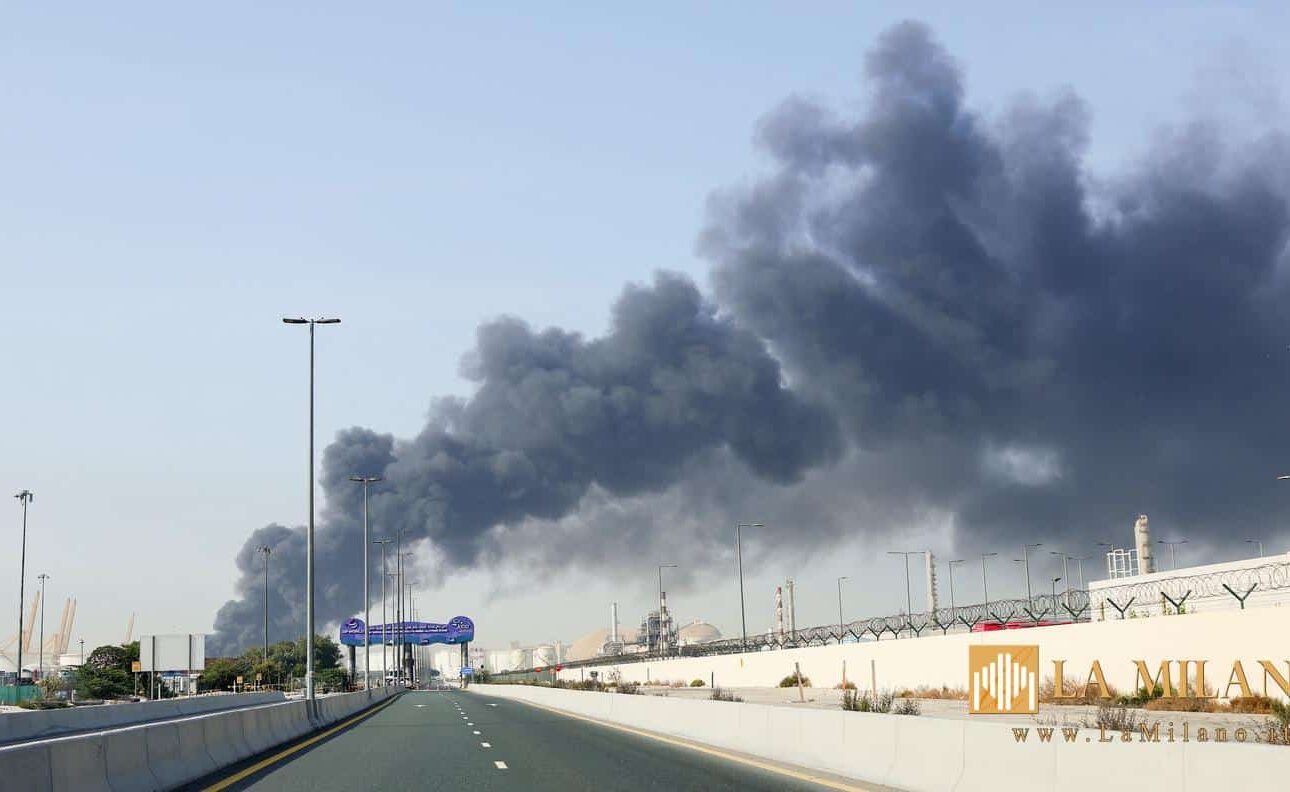 Dubai, drone iraniano: esplosione vicino all’aeroporto, voli Emirates sospesi e poi ripartiti