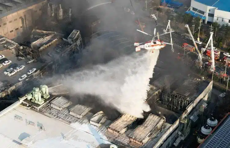 Corea del Sud, enorme incendio in fabbrica a Daejeon: 11 morti, decine feriti