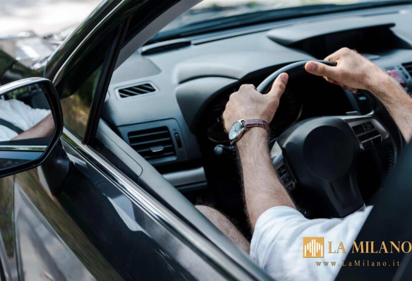 Monza: Polizia Locale, controlli anti-cellulare al volante, 14 patenti sospese