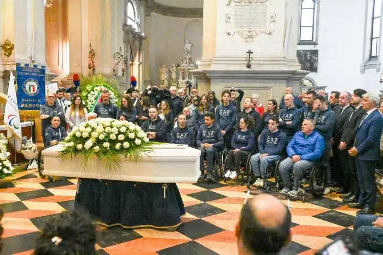 Funerali di Alex Zanardi a Padova: addio a un campione e simbolo di resilienza