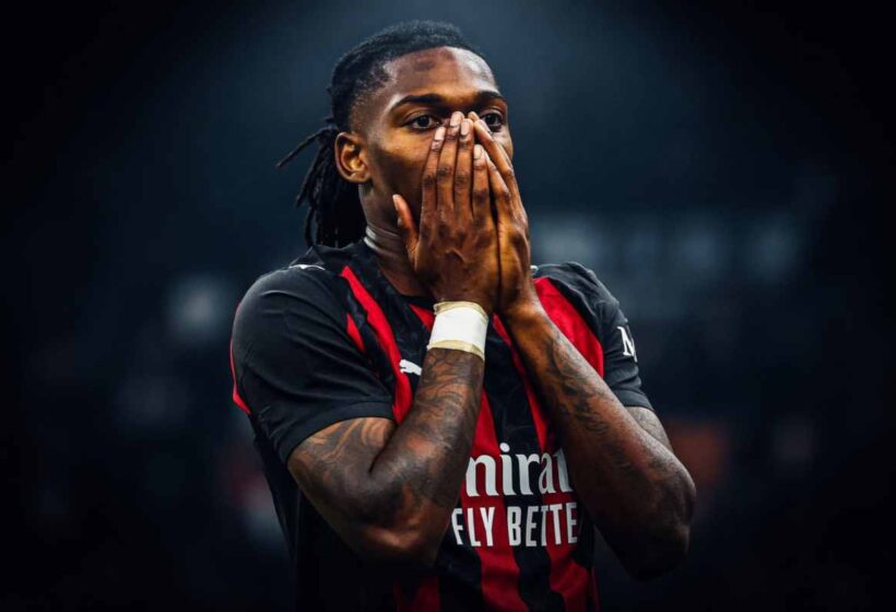 Milan pronto a cedere Leao: Manchester United ci prova, scambio choc?