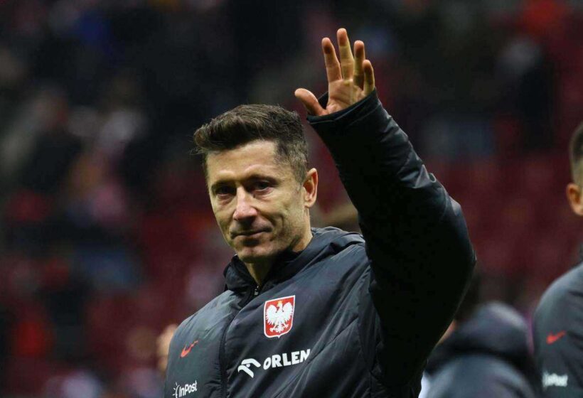 Lewandowski dice addio al Barcellona: il messaggio social dell’attaccante