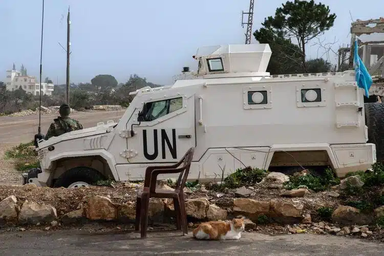 Libano: convoglio italiano fermato e colpito da Israele, Tajani e Crosetto reagiscono