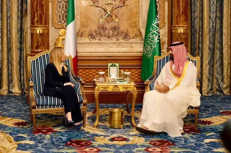Meloni nel Golfo: diplomazia tra crisi ed energia con Arabia Saudita, EAU e Qatar
