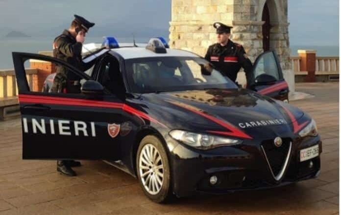 Piombino, molestie ai vicini: donna denunciata per stalking condominiale