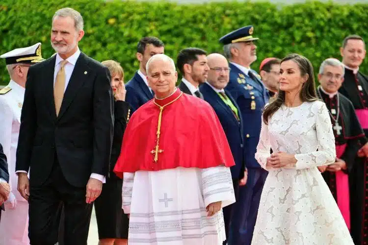 Papa Leone XIV in Spagna: "No guerra giusta in Iran, negoziare in Ucraina"