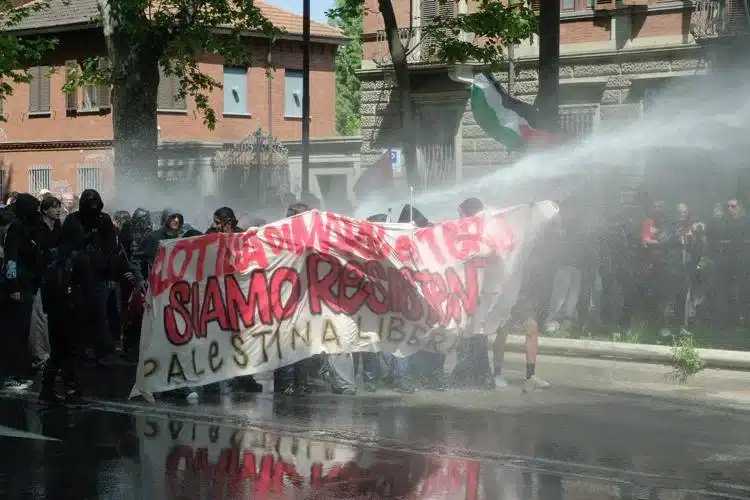 Primo Maggio: sindacati a Marghera, tensioni a Torino su lavoro e sicurezza