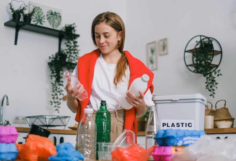 Riciclo plastica: 10 errori che confondono anche la Gen Z | Guida Skuola.net e COREPLA
