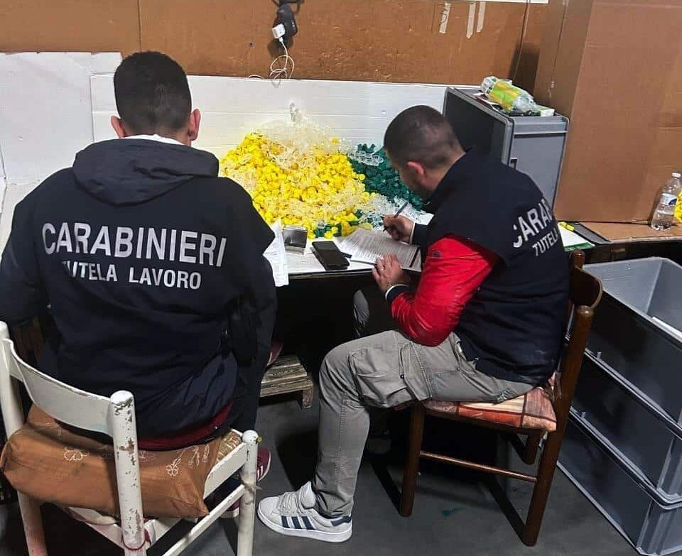 San Martino dall’Argine: lavoro nero e gravi irregolarità in confezioni