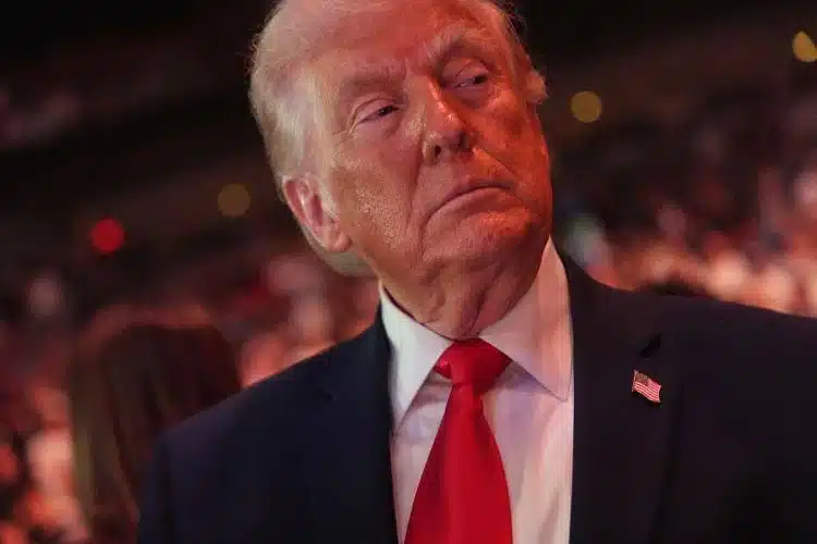 Trump porta al 25% i dazi sulle auto UE, nuove tensioni commerciali