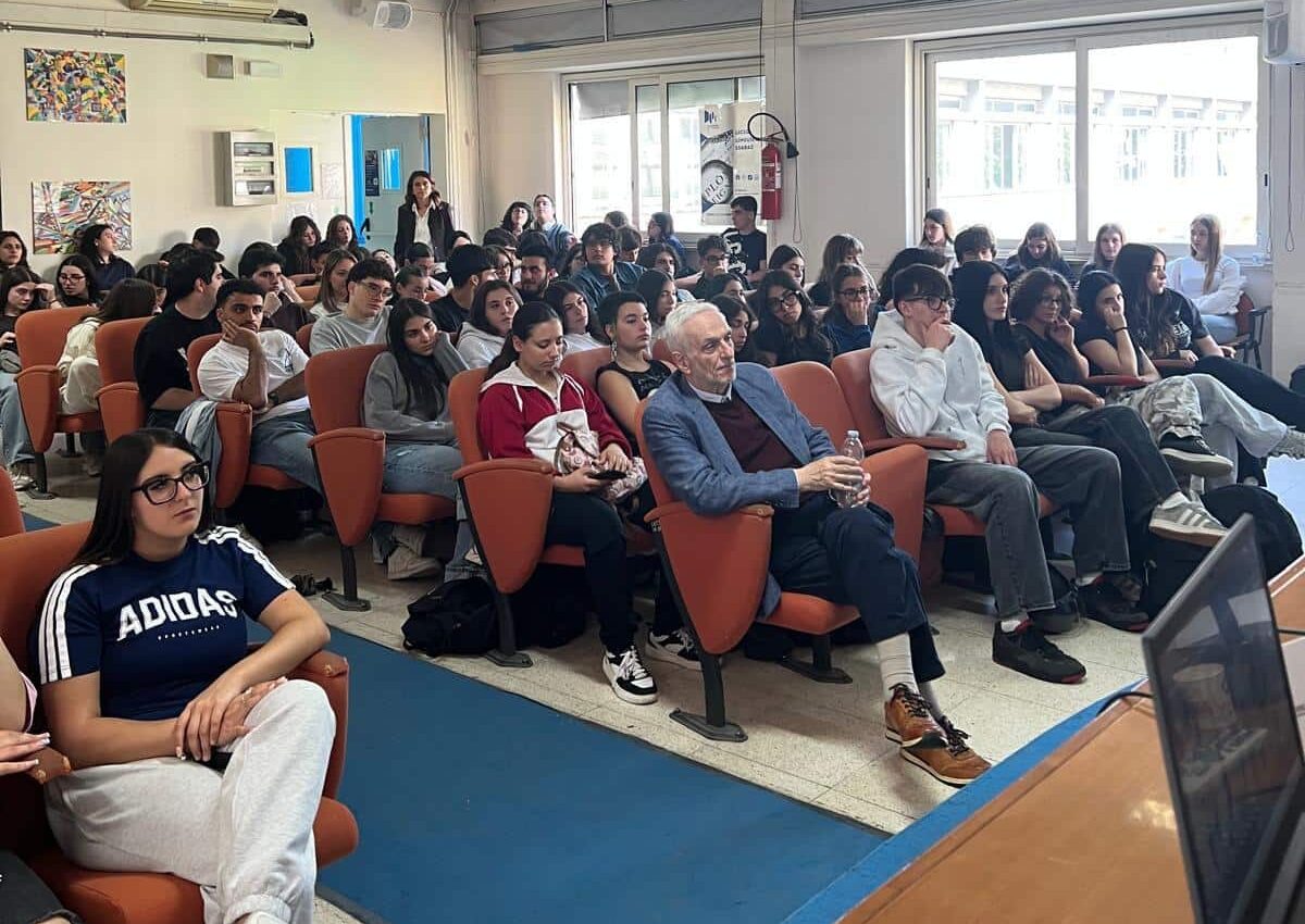 Viaggio Lib(e)ro al Liceo Manzoni di Caserta: 900 studenti tra lettura e legalità
