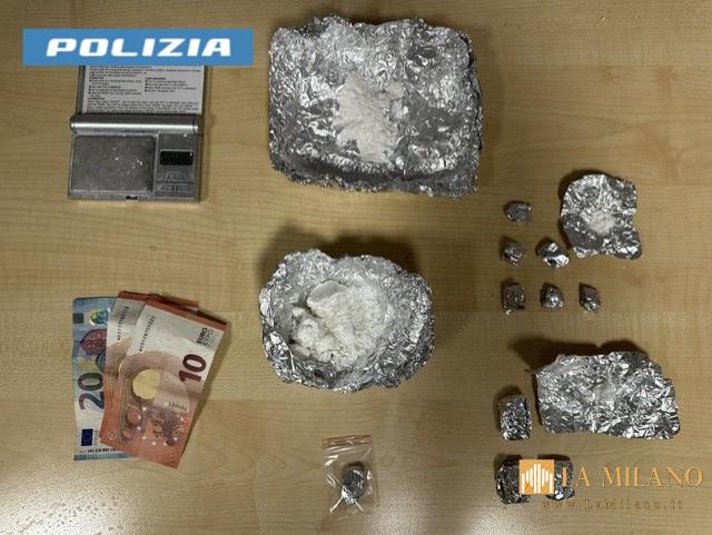 Rozzano: 25enne arrestato per cocaina in casa e spaccio nel palazzo
