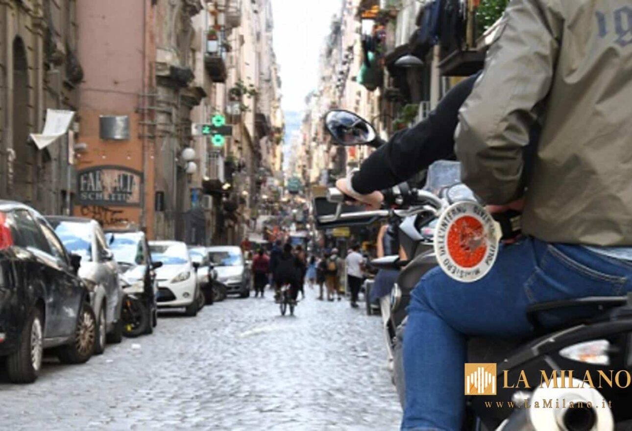 Napoli, controlli speciali a Montesanto e Quartieri Spagnoli: 38enne arrestato con pistola clandestina