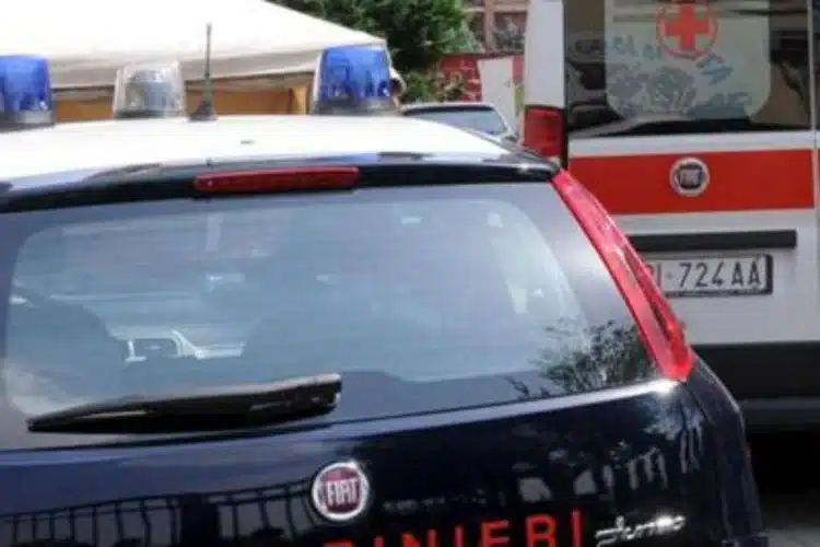 Napoli, 12enne accoltellato in casa al rione Sanità: padre tenta il suicidio