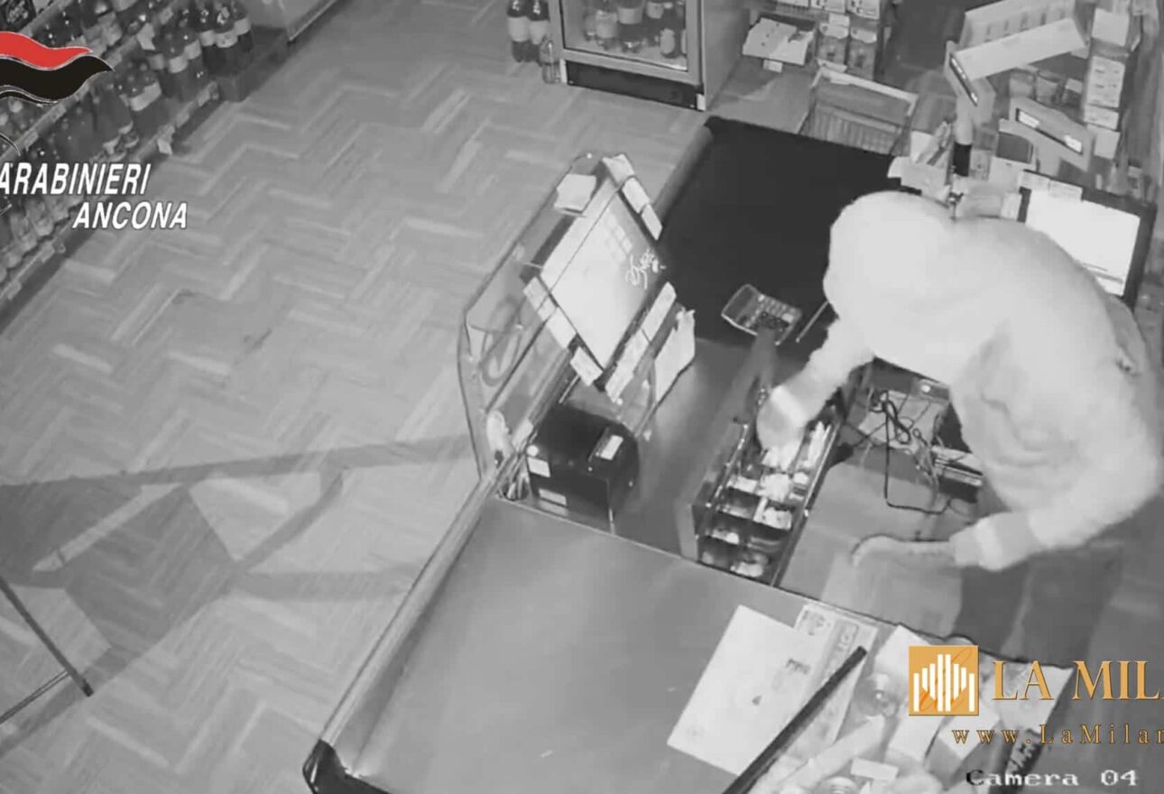 Numana, due giovani arrestati per 18 furti nei supermercati da minorenni